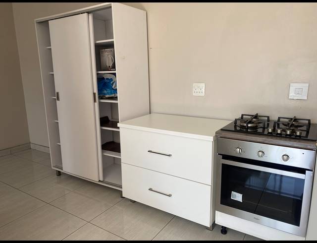 5 BEDROOM HOUSE FOR SALE IN ROBERTSHAM